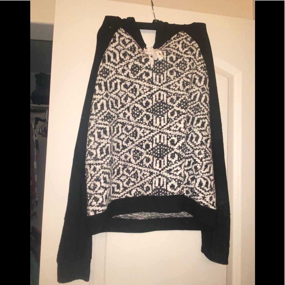 Motive Sweater Sweatshirt w/hood